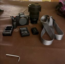 Sony Alpha a7R IV 61MP Mirrorless Camera Body w/ GM 24-70mm f/2.8 Lens