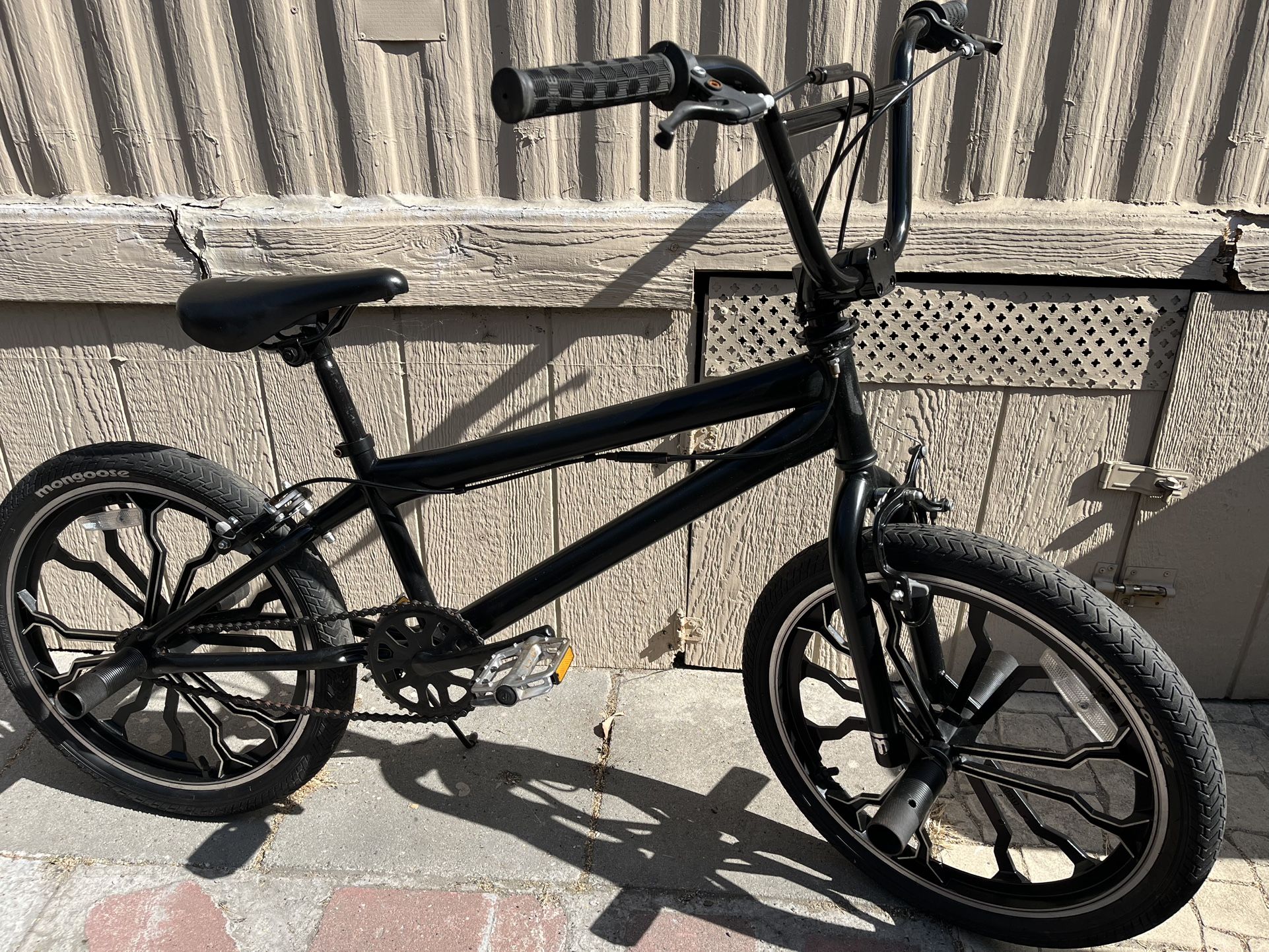 nice bike evryting work good tires size 20” good condition