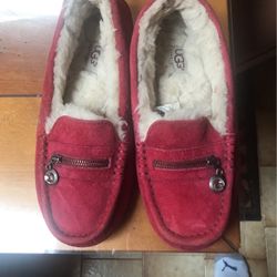 Ugg Womens Size 6 Slip Ons 