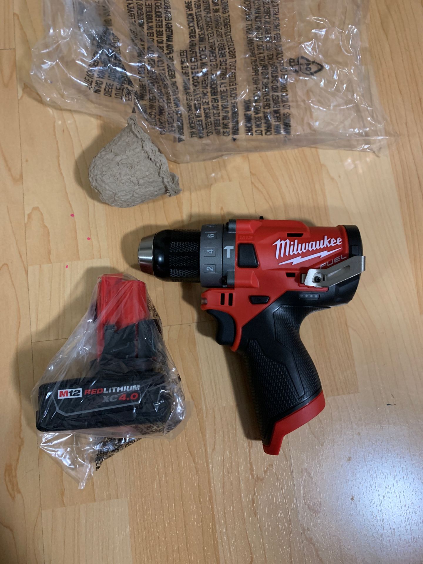 Milwaukee fuel M12 hammer drill and xc4.0 battery