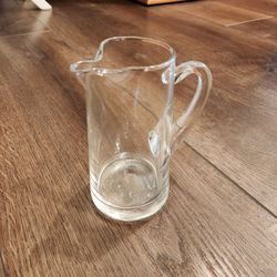hand-blown clear glass pitcher, 5.5-inch tall contemporary creamer/cocktail pitcher, great condition
