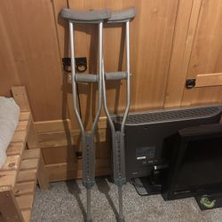 Adjustable Crutches 