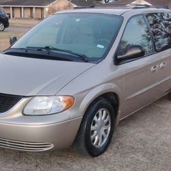 Chrysler Town And Country  $2500