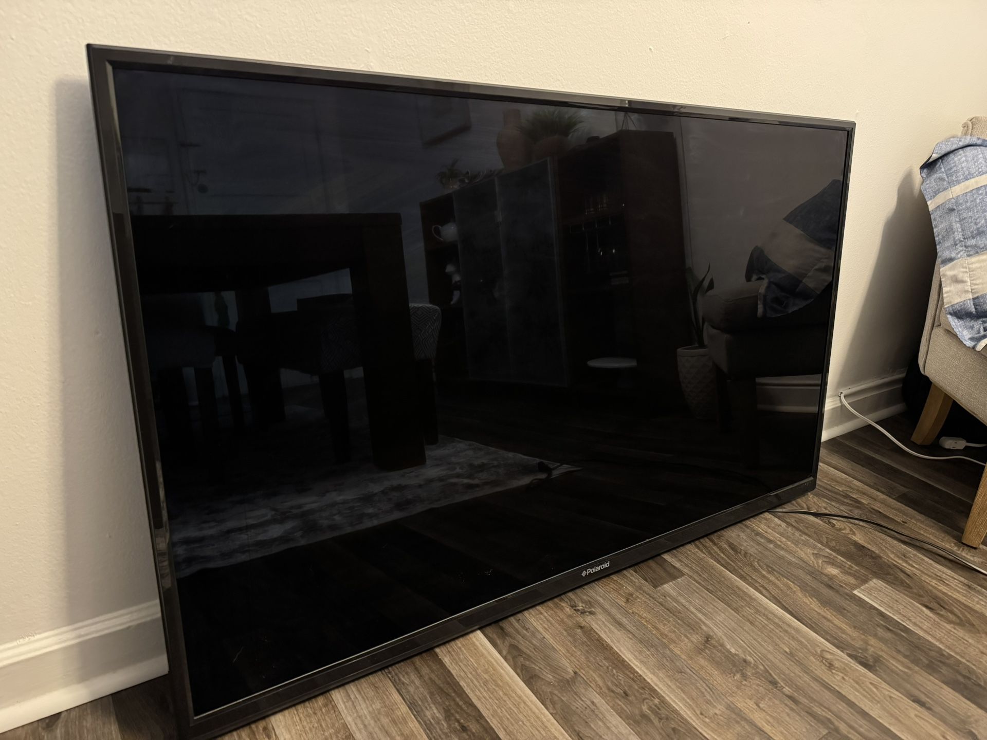 50” Polaroid 4K TV With Samsung Soundbar 