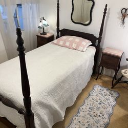 Vintage 4 Poster Mahogany Wood Twin Bed