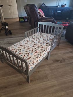 Toddler bed