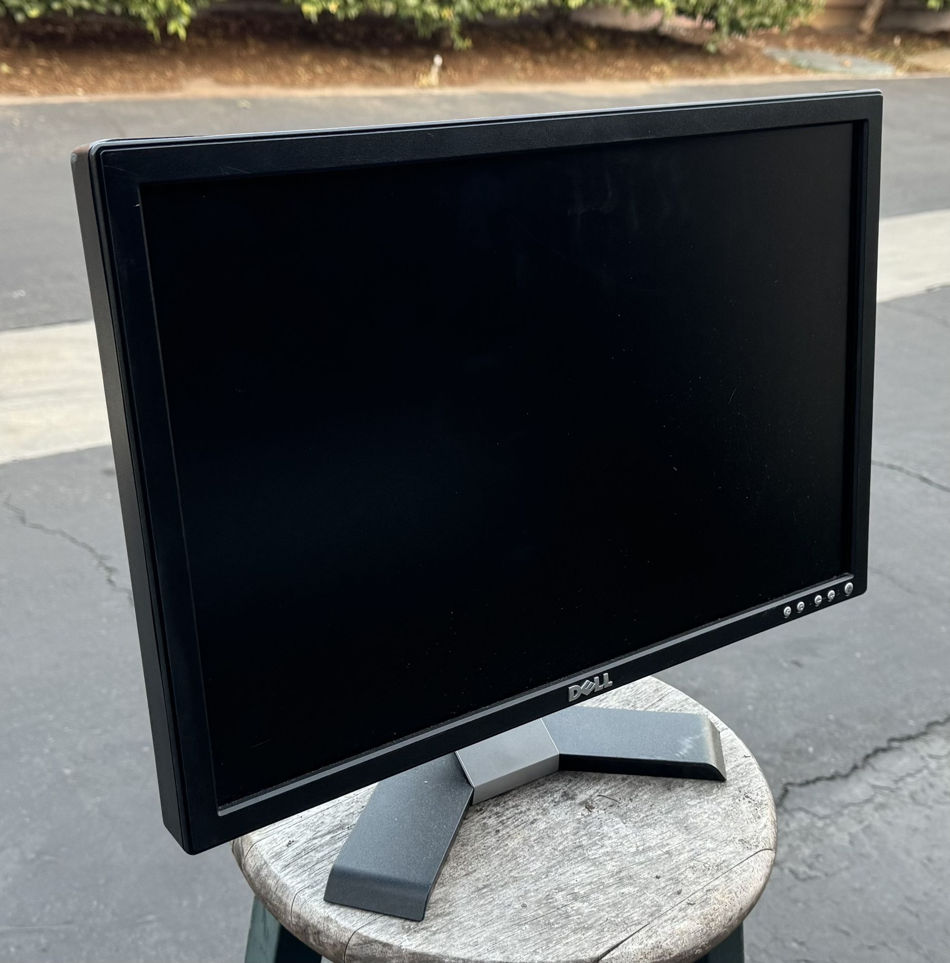 Dell 20” Flat Screen Computer Display Monitor - E207WFPc