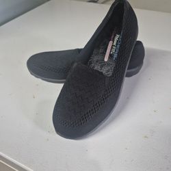 $10  BRAND NEW WOMENS SKETCHERS