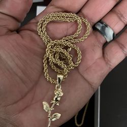 Necklace & bracelet set with rose pendant