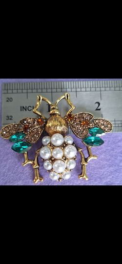 Brooches, pins jewelry
