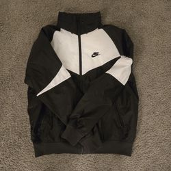 Nike Windbreaker Jacket. Size M
