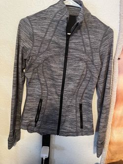Original Lululemon Jacket Size 6 no flaw or stains