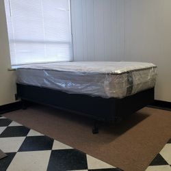 Twin size set - can DELIVER almost anywhere for $20 extra - gently used and in LIKE NEW condition 😍