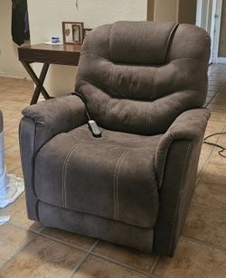 RECLINER WITH POWER LIFT