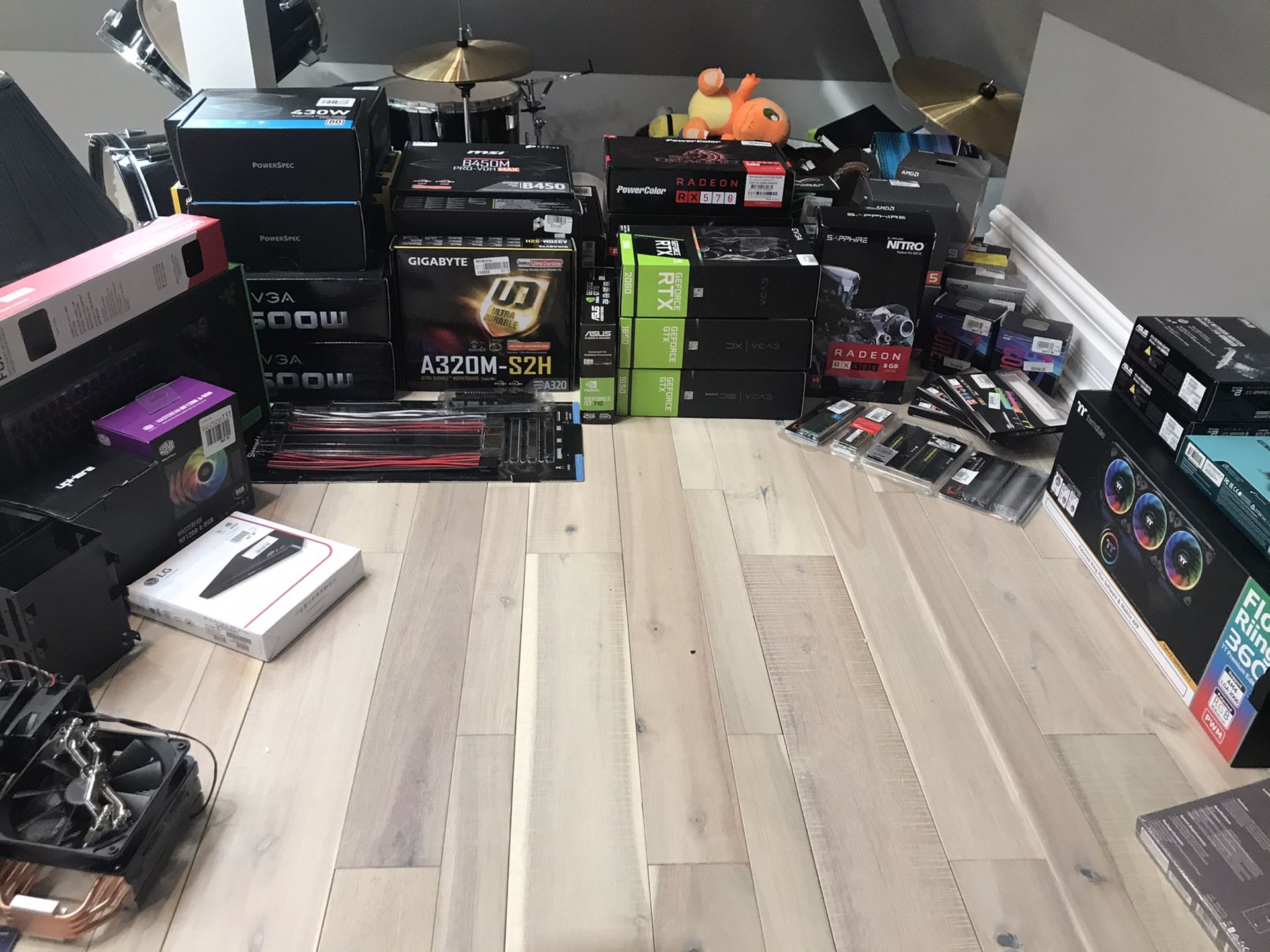 LOT OF COMPUTER BOXES (READ DESCRIPTION)