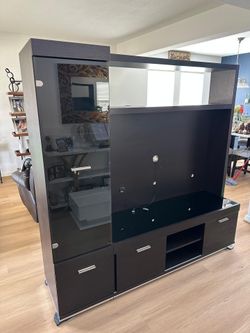 READ THIS: $450 USD OR Best offer. CASH OR ZELLE UPON PICK UP ONLY. NO SCAMMERS, I WILL REPORT YOU.  Dark Brown entertainment center with Bookcases, S