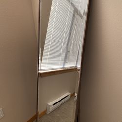 Easel Mirror 165” / 19”