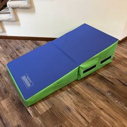 Tumbling Mat- Folding Gymnastics Wedge Mat
