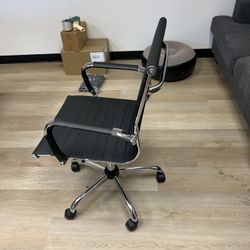 New Ribbed Office Chair