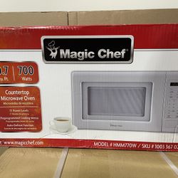 Magic Chef Microwave 0.7 White Brand New