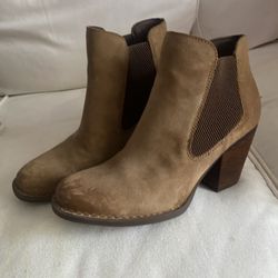 Elegant Tan Suede Heeled Boots 