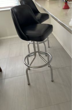 Bar stool swivel chairs black in great condition