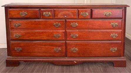 Dresser 4ft 11in x 2ft 9in x 1ft 6in $40 pick up only