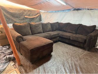 Brown couch with reversible chase great condition clean we saw all the time delivery $40 local