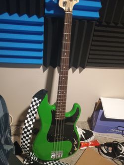 Limited Edition Squier Sonic Precision Bass