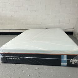 Tempur-Pedic Luxe Breeze Firm Queen