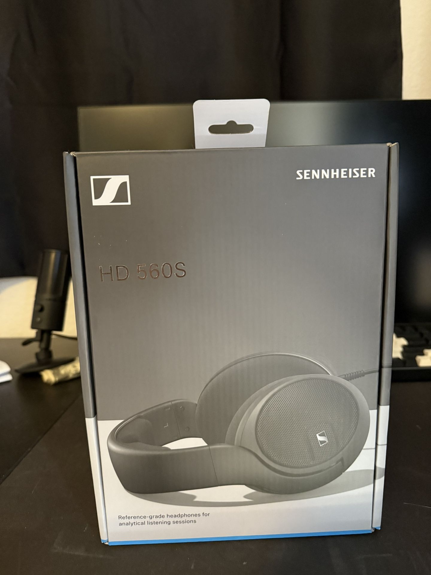 Sennheiser HD 560s headphones