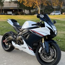 2011 SUZUKI GSXR750 CLEAN TITLE