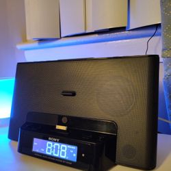 ✅ Vintage Sony Dream Machine‼️Great Condition‼️ iPod Dock 
Radio: AM/FM clock radio with digital display
iPod/iPhone Compatibility: Speaker dock for A