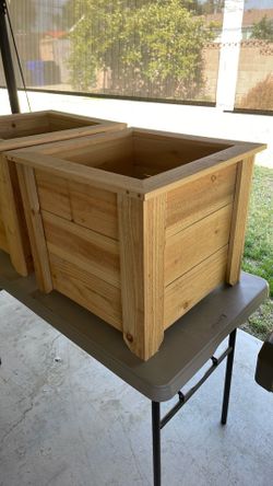 Cedar planter box