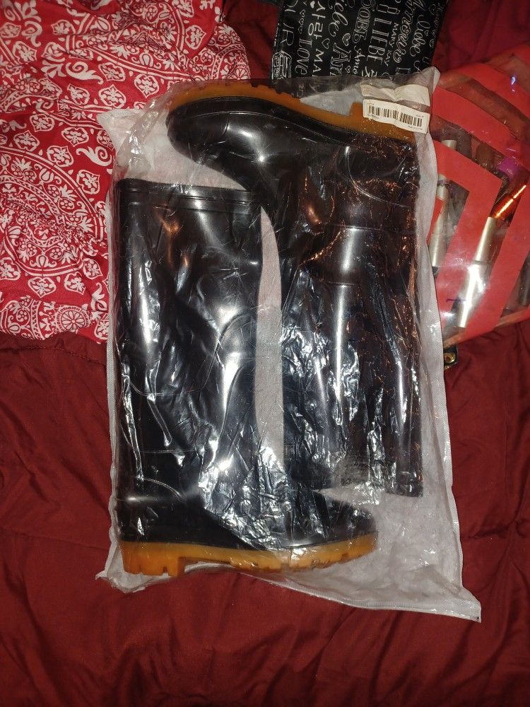 Brand NEW RUBBER BOOTS