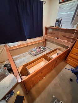 bed frame (NEED GONE ASAP)