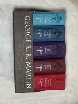 George R.R. Martin: A Song of Ice and Fire Leather-Cloth Box Set – 5 Books