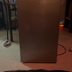 Hisense Mini fridge 