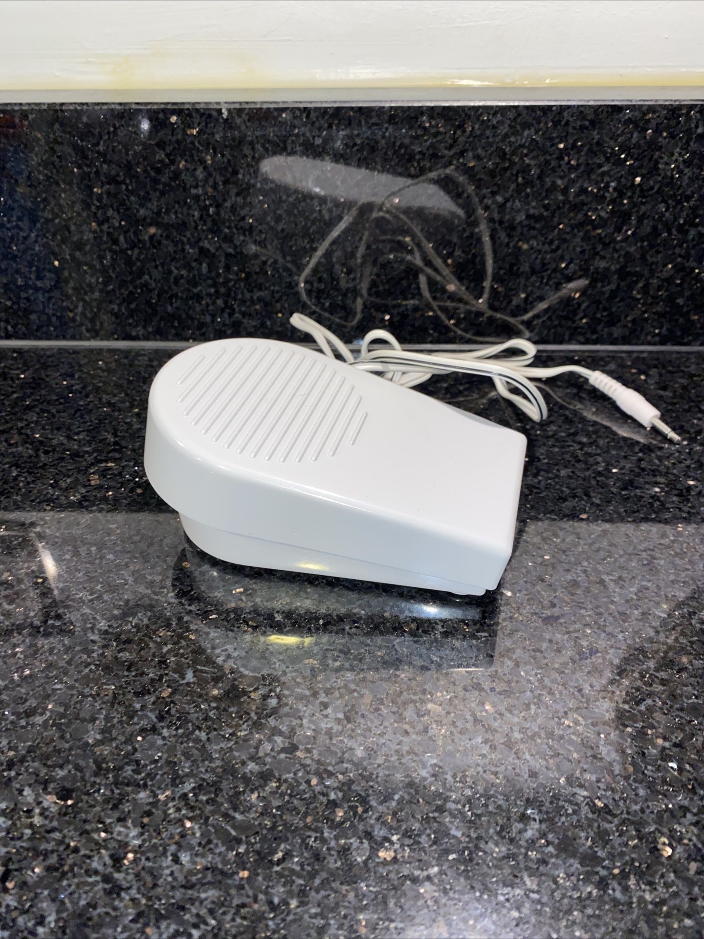 Foot Pedal for Musical Instruments & Sewing Machines that use 2.5mm Connector