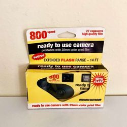 Brand New - Ferrania 35mm Film Camera with Flash – 27 Exposures