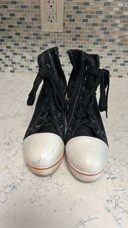 Wedge tennis shoes