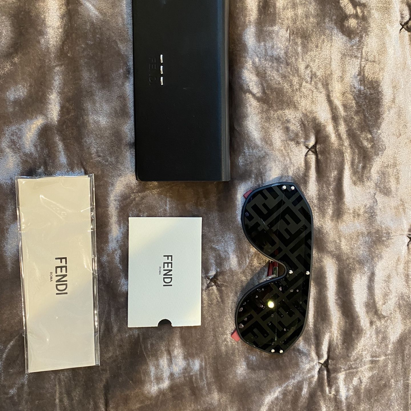 Fendi Sunglasses (After Xmas Sale) for Sale in Richardson, TX - OfferUp