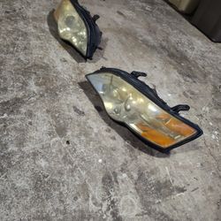 2006 Subaru Legacy OEM Headlight Assembly