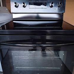 BRAND NEW HIGH END BLACK SMOOTH TOP ELECTRIC STOVE IN BEAUTIFUL CONDITION 