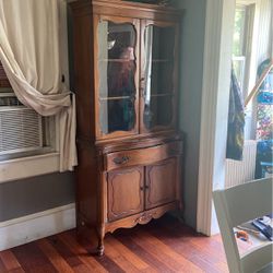 Vintage armoire beautiful shape great condition come and get it for 75 bucks
