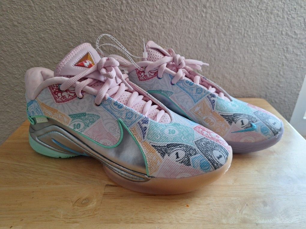 Nike Monopoly Size 9