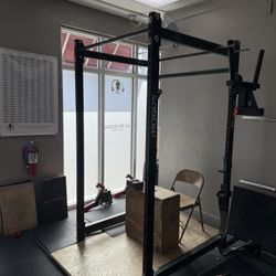 Rogue Lifting Cage 