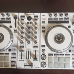 Pioneer DDJ SR Professional DJ Controller With Travel Bag