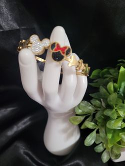 Woman's bracelet