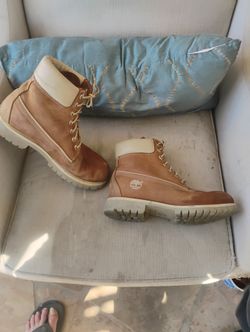 Size 10 Like New Timberland Boots New They R $189 Asking $30